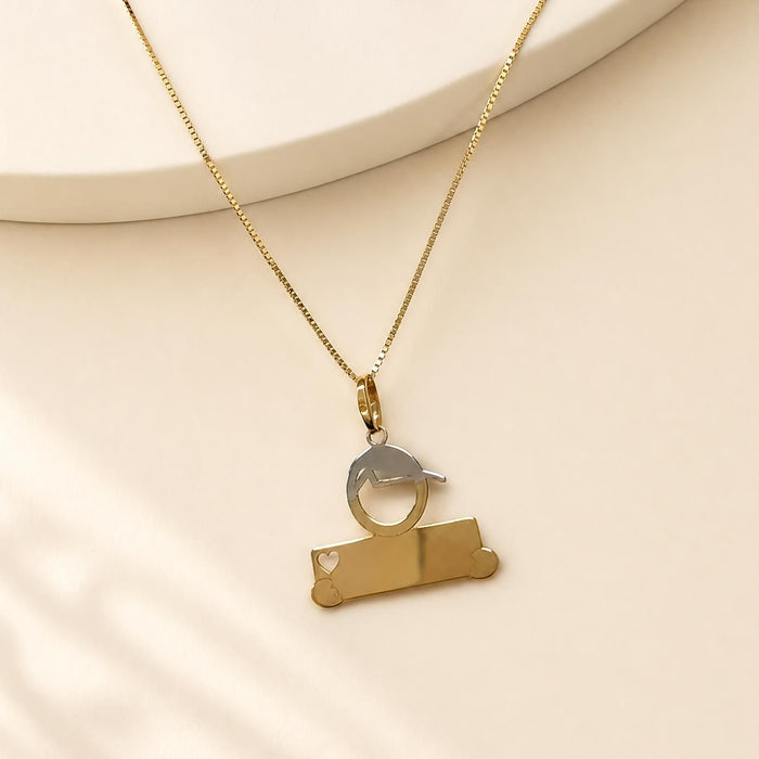 Boy with Plaquinha Pendant in 18K Gold