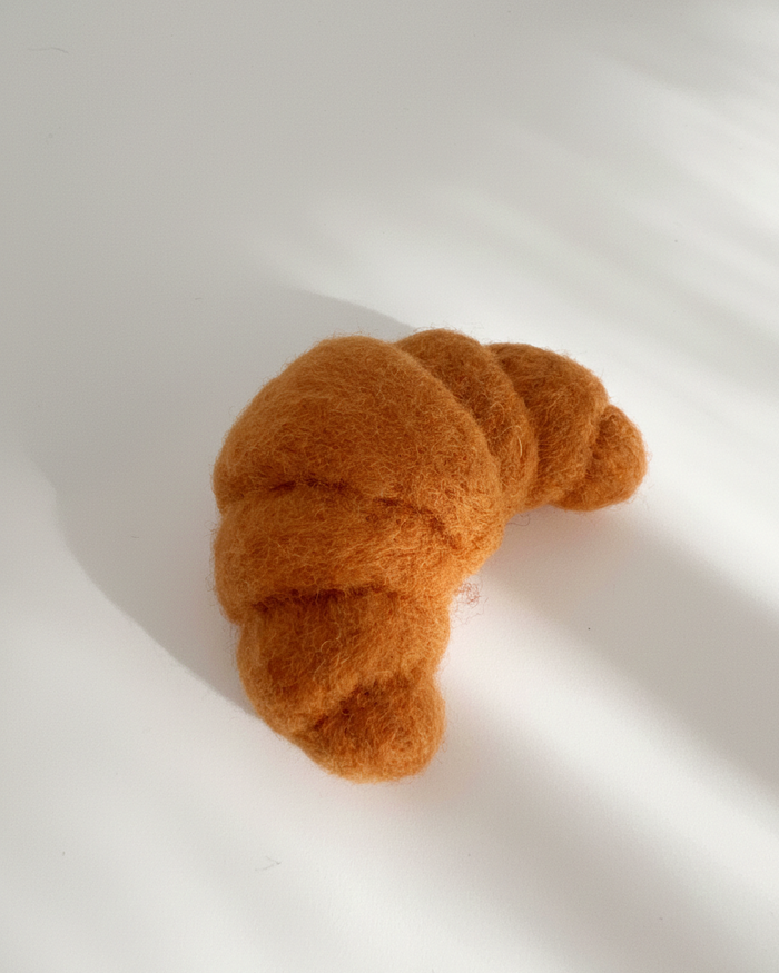 Butter Croissant Wool Magnet - Woobbi