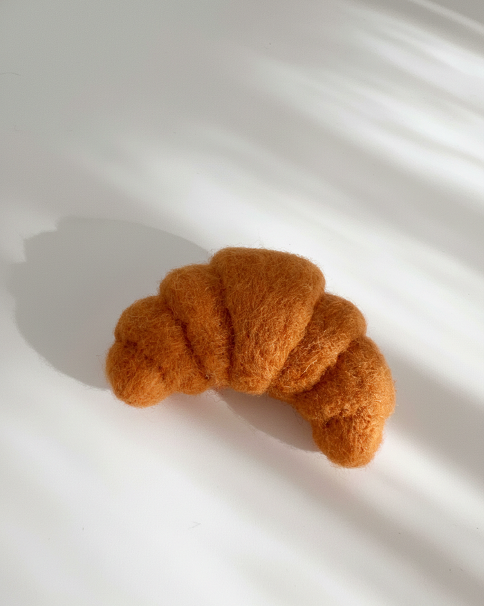 Butter Croissant Wool Magnet - Woobbi