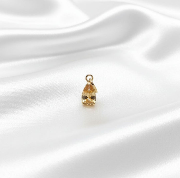 Citrine Drop-Shaped Pendant in 18K Gold