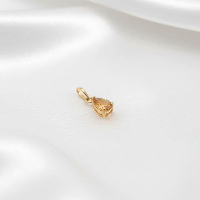Citrine Drop-Shaped Pendant in 18K Gold