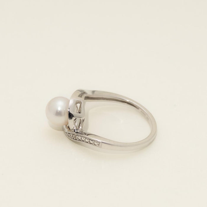 Cultured Freshwater Pearl Ring in Sterling Silver with Diamonds (1/20ct tw and 7mm Pearl)