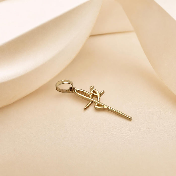 “Faith” Minimalist Pendant in 18K Gold