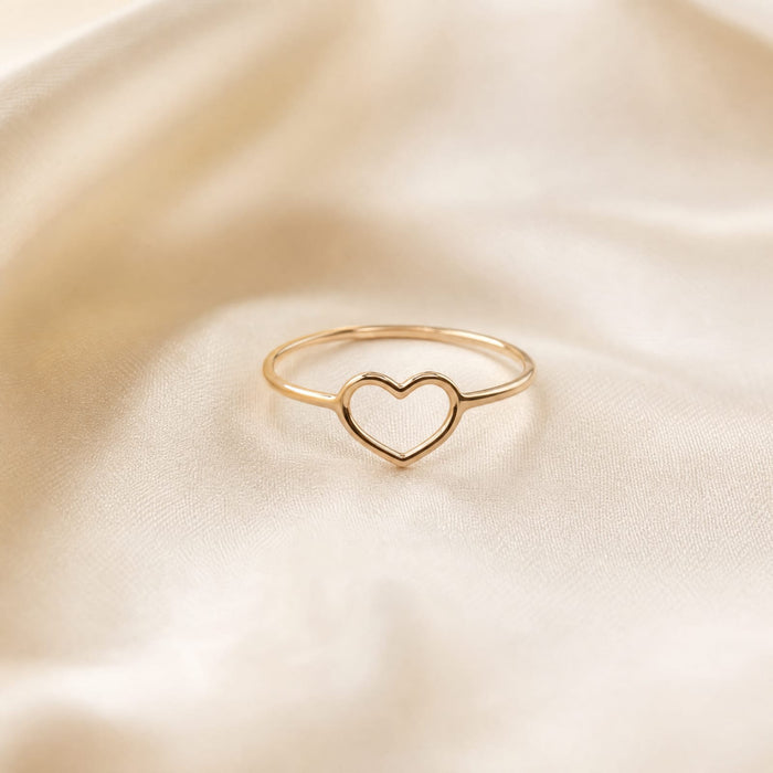 Heart Wire Ring in 18K Gold