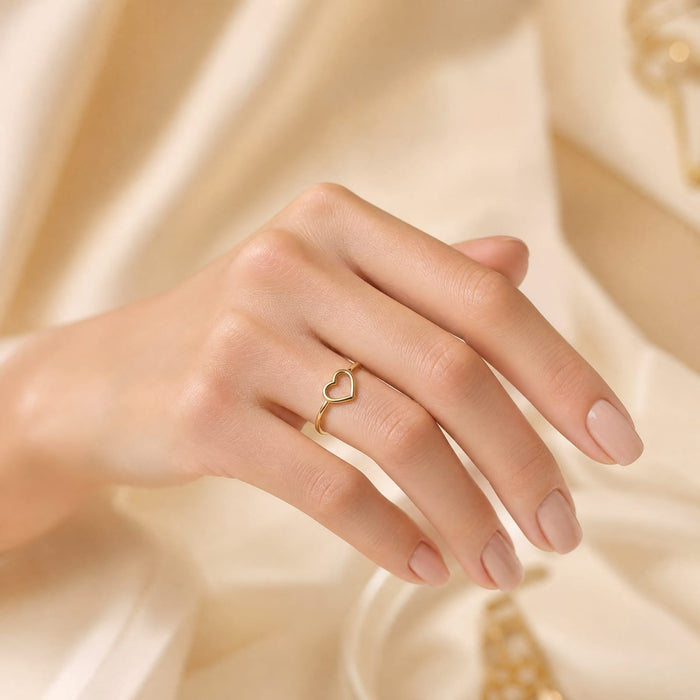 Heart Wire Ring in 18K Gold