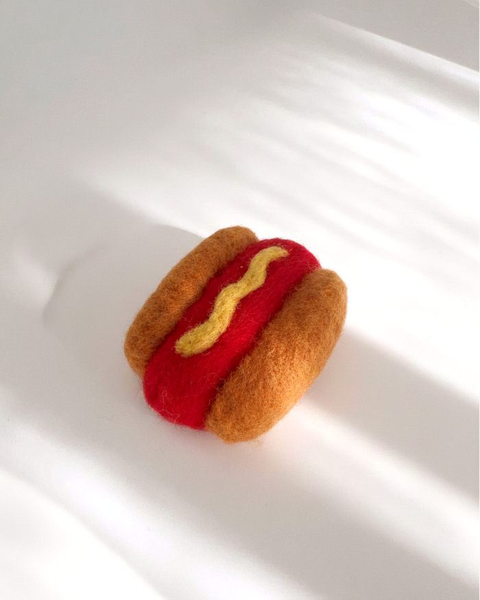 Hot Dog Wool Magnet - Woobbi