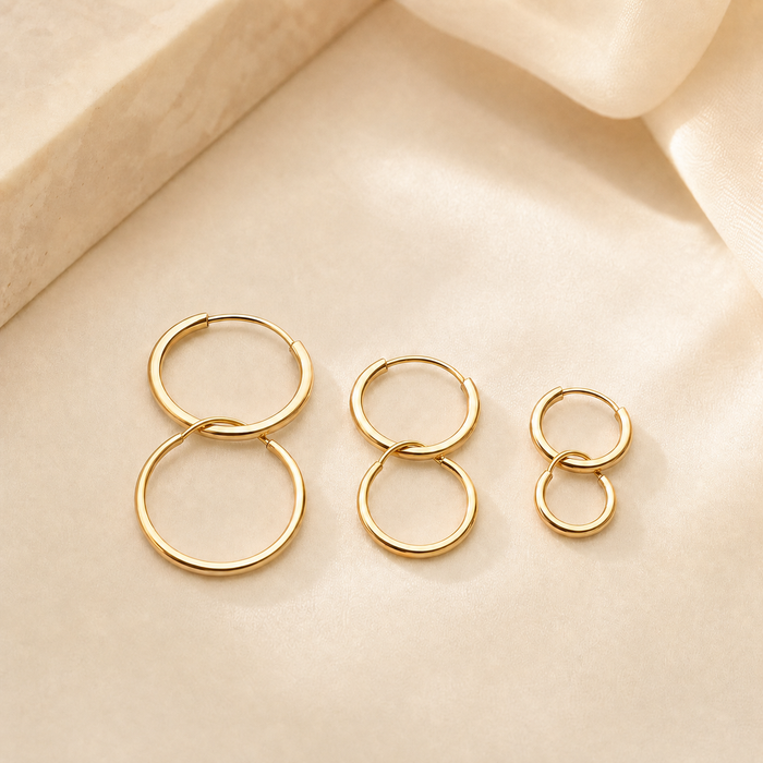 Mini Round Wire Square in 18K Gold