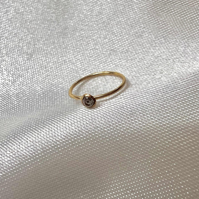 Piercing em Ouro 18k Modelo Argola com Zirconia para Nariz / 18k Gold Hoop Nose Ring with Cubic Zirconia - Ricca Jewelry