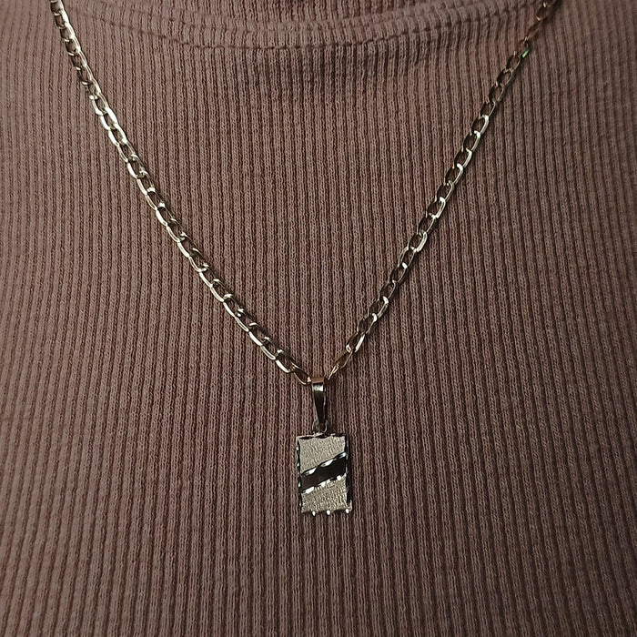 Plaquinha Filigree Pendant in 18K Gold