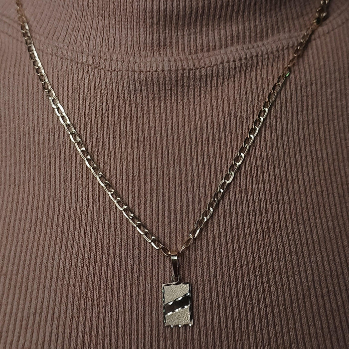 Plaquinha Filigree Pendant in 18K Gold