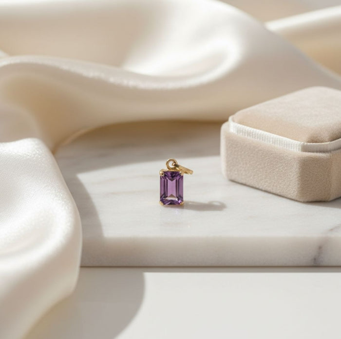 Rectangular Amethyst Pendant in 18K Gold