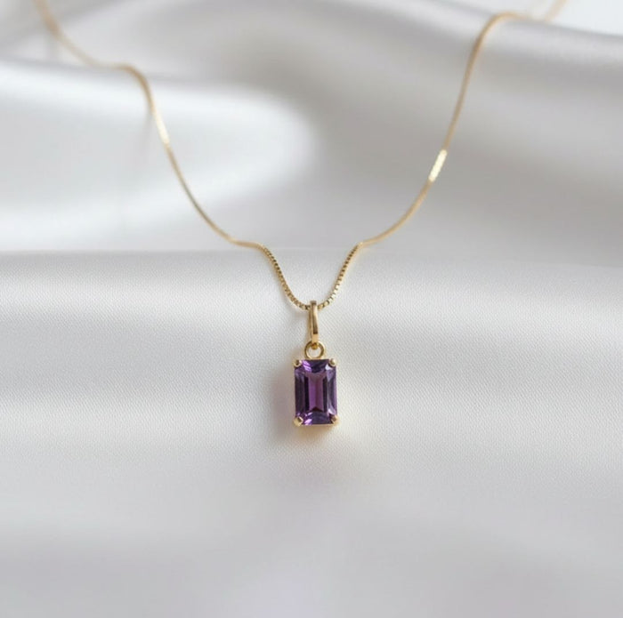 Rectangular Amethyst Pendant in 18K Gold