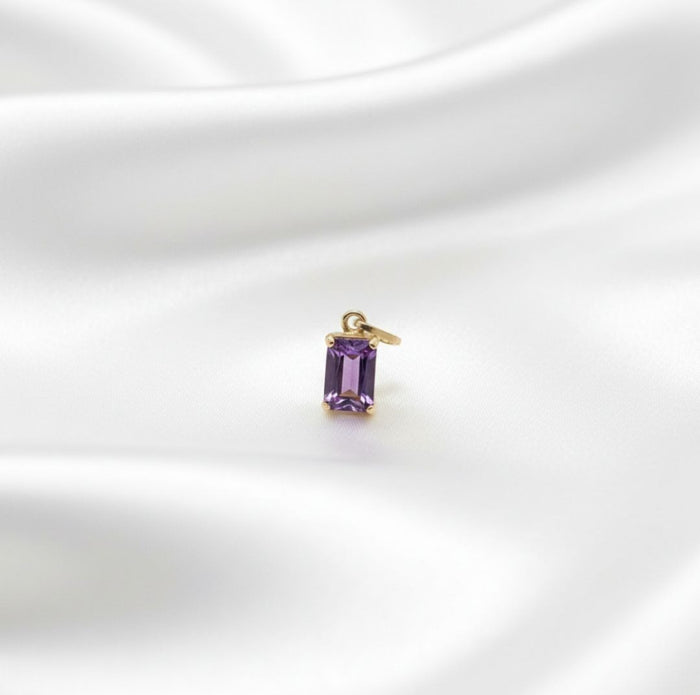 Rectangular Amethyst Pendant in 18K Gold