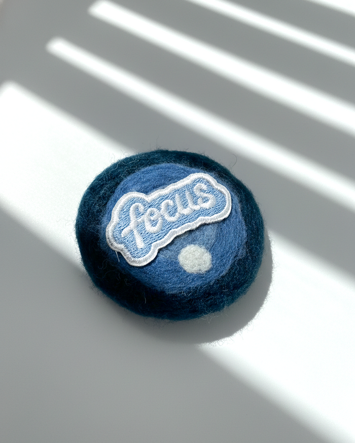 Round Shaped Magnet with Focus Patch - Woobbi