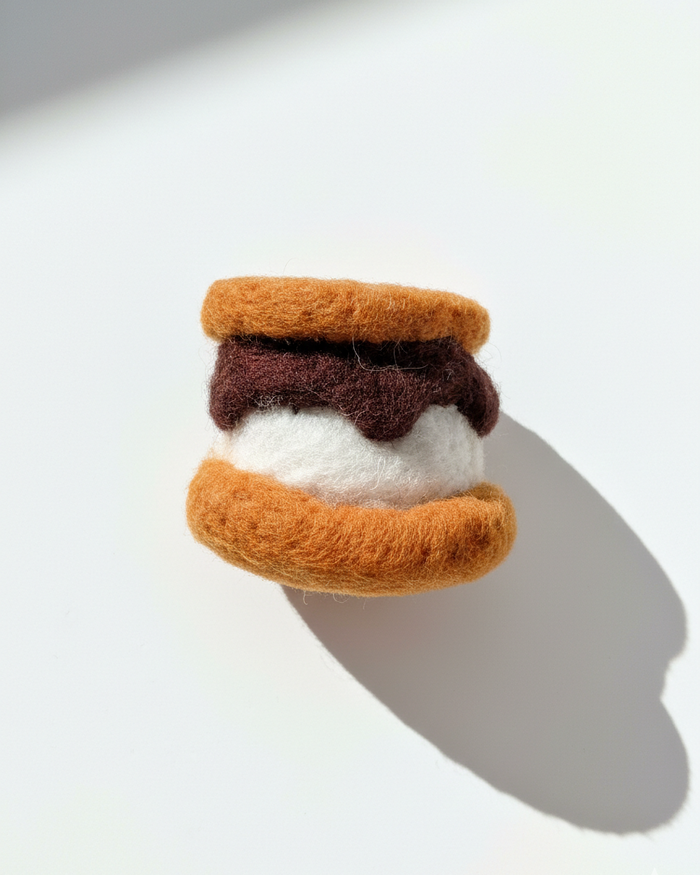 S’more Wool Magnet - Woobbi