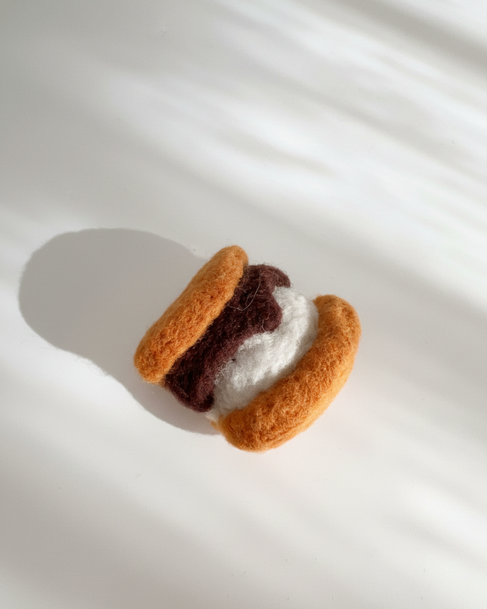 S’more Wool Magnet - Woobbi