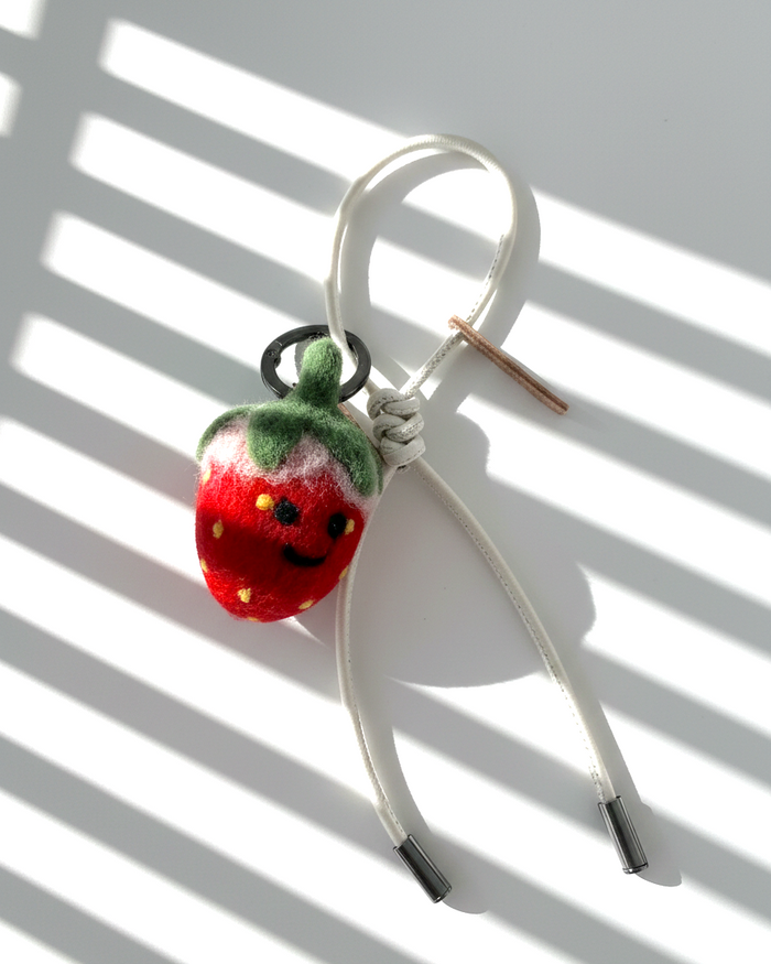 Strawberry Wool Bag & Keychain Charm - Woobbi