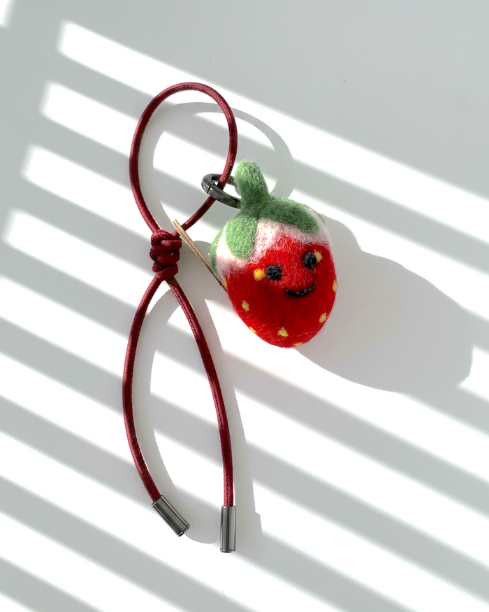 Strawberry Wool Bag & Keychain Charm - Woobbi