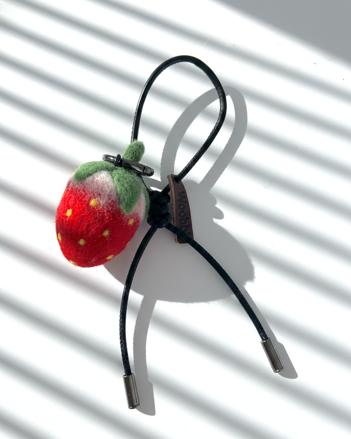 Strawberry Wool Bag & Keychain Charm - Woobbi