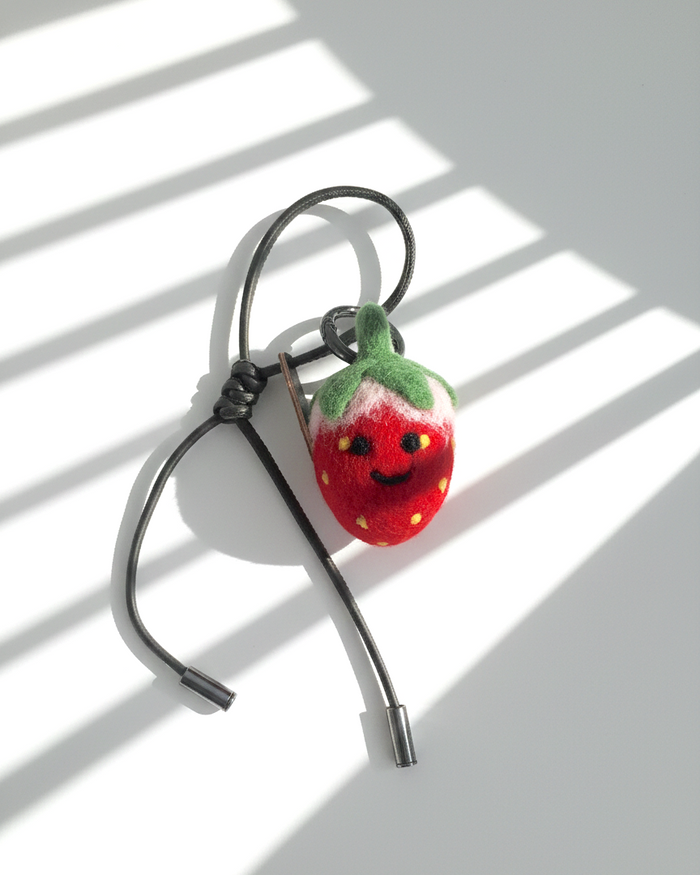 Strawberry Wool Bag & Keychain Charm - Woobbi