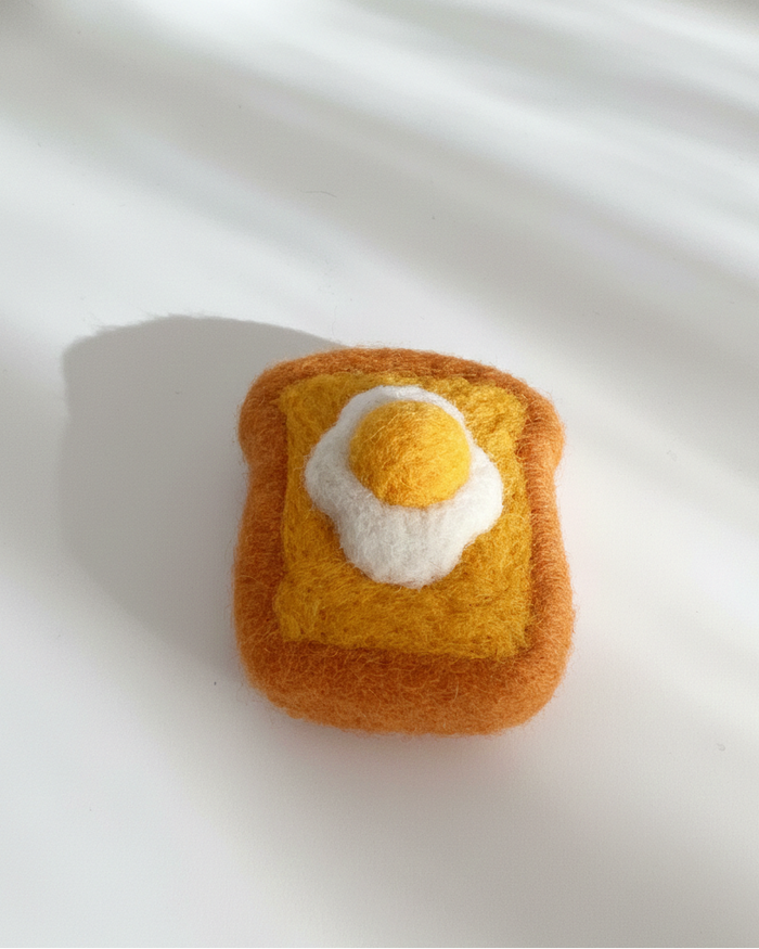 Sunny Egg Toast Wool Magnet - Woobbi