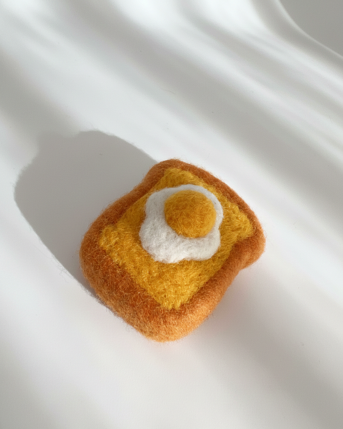 Sunny Egg Toast Wool Magnet - Woobbi